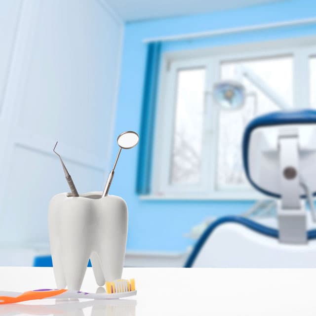 Contactar con Clínica Dental Leis