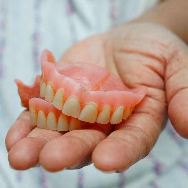 Tratamiento de prótesis dentales en Ordes y Santiago